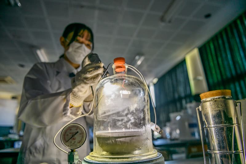 興南学園presents「実験器具が ないなら自分で 作ればいい」 部員それぞれが 思い思いの研究を。