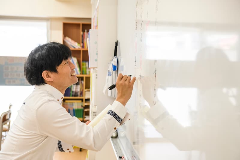 「漢字には物語がある。 物語を知れば 楽しく覚えられます」［総合国語塾］